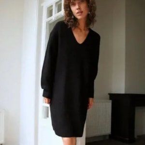 Wilfred Aritzia Seville V-neck merino wool sweater dress black noir XS